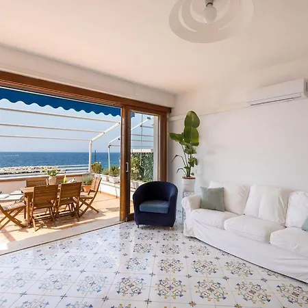 Casa de Férias Fronte Mare Con Accesso Massa Lubrense